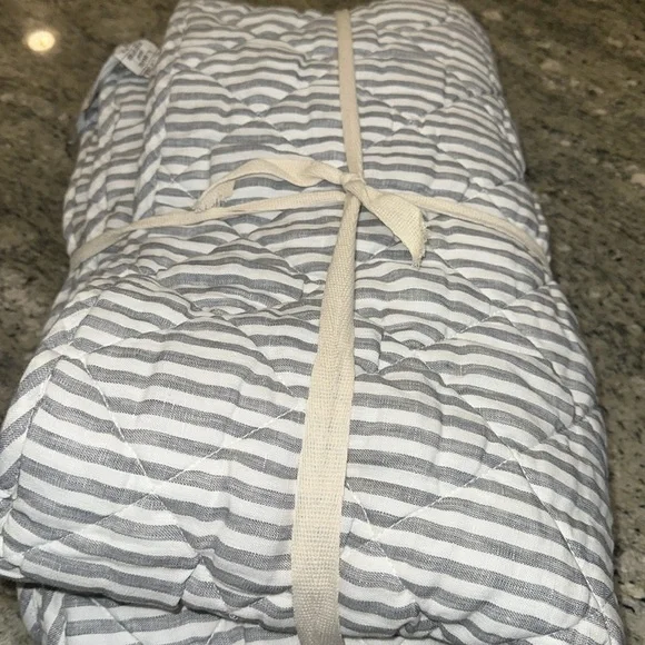 NWOT QUINCE European Linen Stripe Quilted King Sham Set Grey/White Stripe (Q10) - Picture 7 of 7